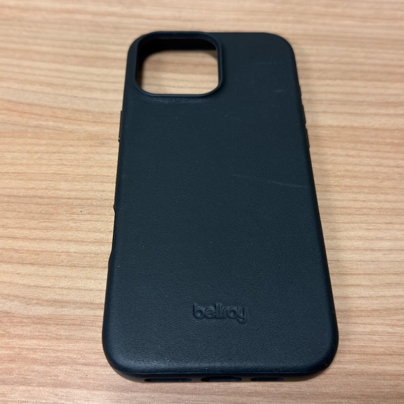 Bellroy Leather Phone Case for iPhone 16 Pro Max 6.9" (2024) - Picture 4 of 9